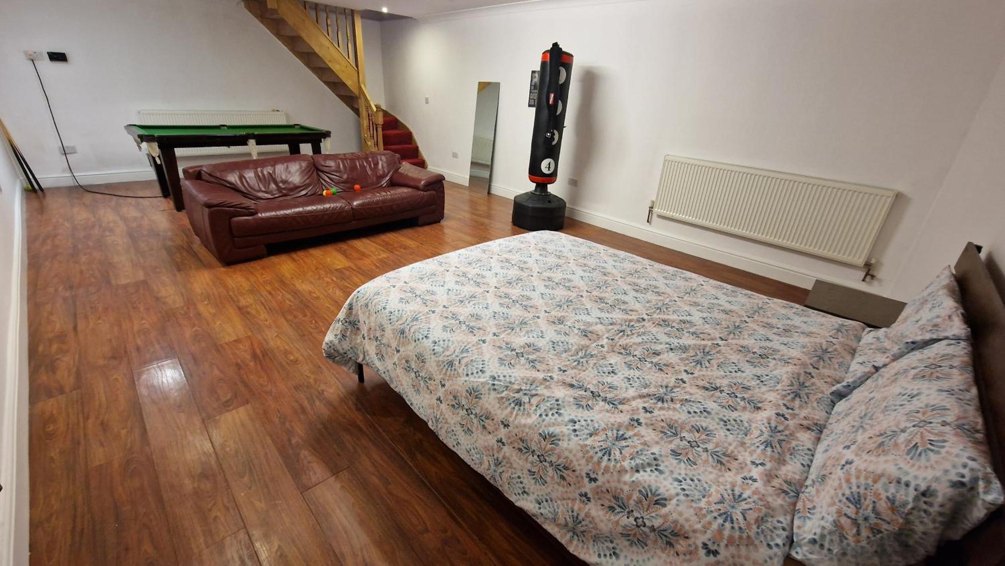 Large Annexe With Games Room Pool Table Ping Pong Air Hockey Movie Projector Виндзор Экстерьер фото