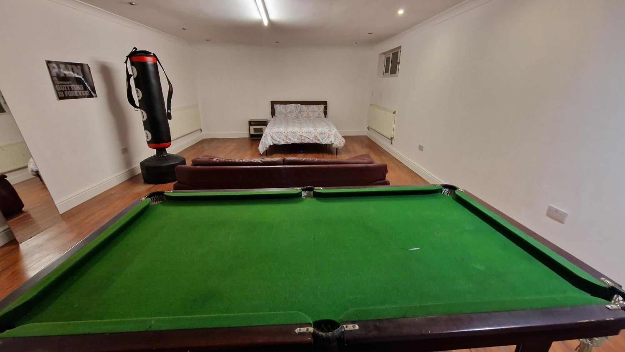 Large Annexe With Games Room Pool Table Ping Pong Air Hockey Movie Projector Виндзор Экстерьер фото